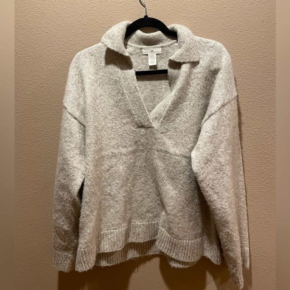 H&M womens v-neck collared sweater